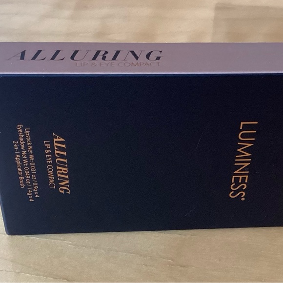 Luminess Alluring Eye and Lip Compact (8 Colors for Eye and Lip) - Picture 9 of 9